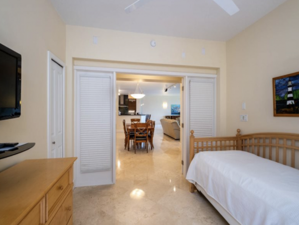 Four Bedroom Oceanfront Vacation Condo in Key Largo Sleeps 8